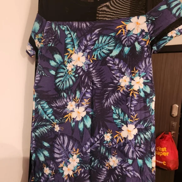 Top - Picture 2 of 2